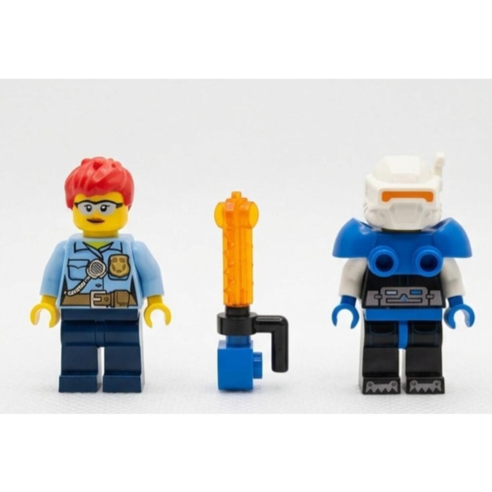 LEGO Ultra Agents - Officer P. Austin vs. Spyclops Minifigures